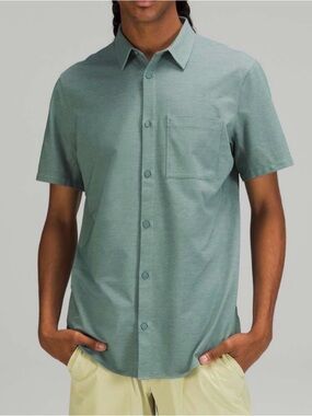LULULEMON men’s size medium Commission button down polo